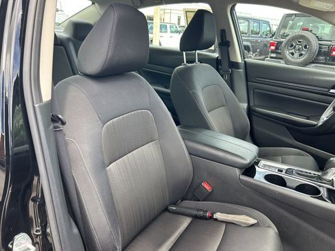 Used 2024 Nissan Altima 2.5 SV image 19