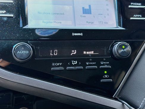 Used 2020 Toyota Camry SE FWD image 10