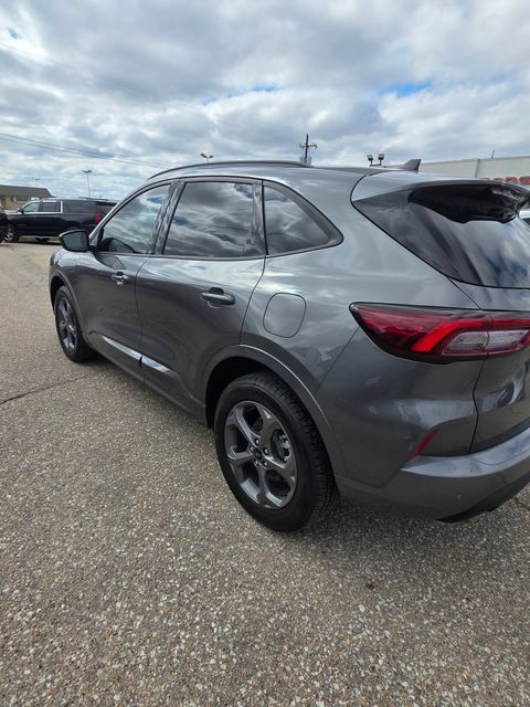 Used 2024 Ford Escape ST-Line w/ Tech Pack #1 AWD/4WD image 9