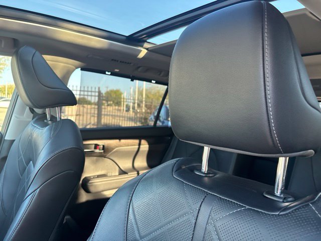 Used 2020 Toyota Highlander Platinum FWD image 9