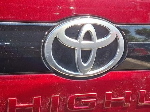Used 2024 Toyota Grand Highlander AWD image 8
