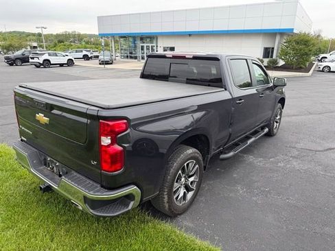 Used 2024 Chevrolet Silverado 1500 LT AWD/4WD image 9