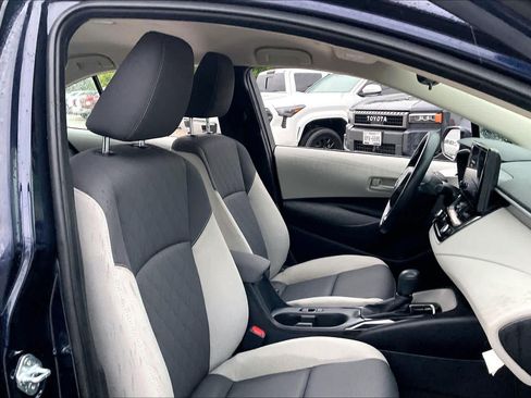 Used 2025 Toyota Corolla LE FWD image 9