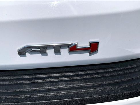 Used 2023 GMC Yukon XL AT4 w/ Technology Package AWD/4WD image 9