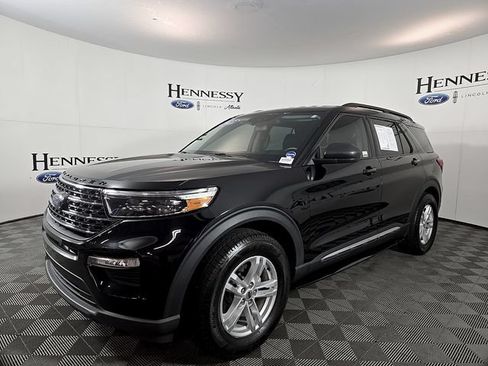 Certified 2022 Ford Explorer XLT RWD image 2