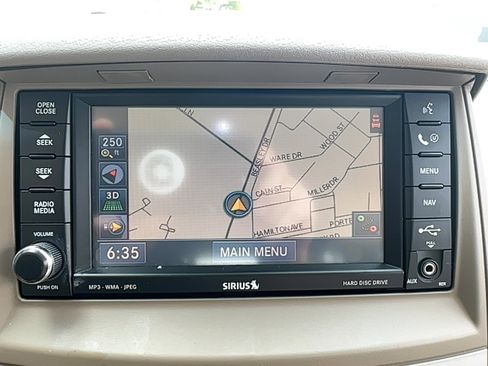 Used 2008 Chrysler Town & Country Limited image 8