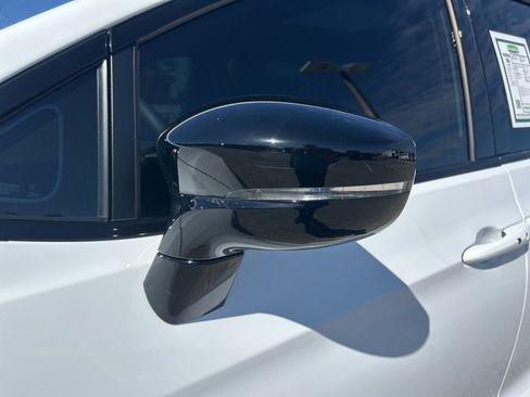 Used 2024 Chrysler Pacifica Limited w/ S Appearance Package image 18