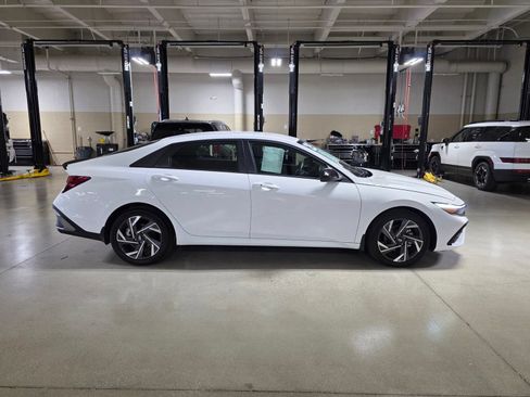 Certified 2025 Hyundai Elantra Sport FWD image 8