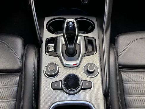 Used 2023 Alfa Romeo Giulia Veloce image 27