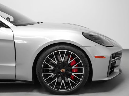 Certified 2025 Porsche Panamera GTS AWD/4WD image 13
