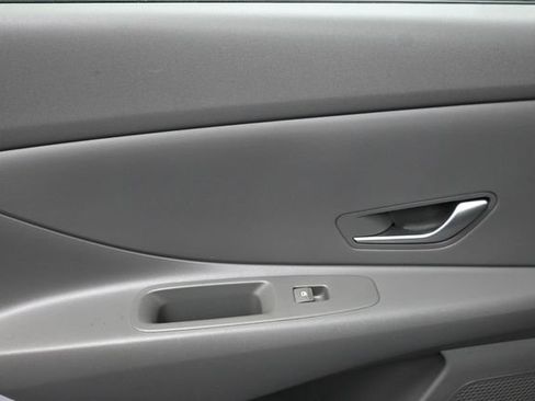 Used 2024 Hyundai Elantra SEL FWD image 9