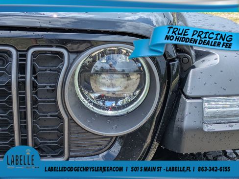 Used 2026 Jeep Wrangler Unlimited Rubicon AWD/4WD image 9