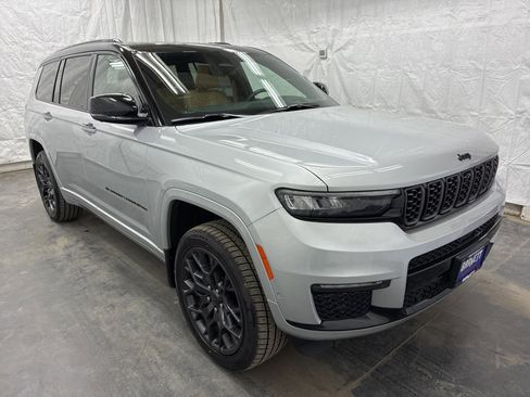 Certified 2025 Jeep Grand Cherokee L Summit AWD/4WD image 4