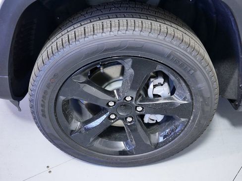 Certified 2025 Jeep Grand Cherokee L Limited w/ Luxury Tech Group II image 22