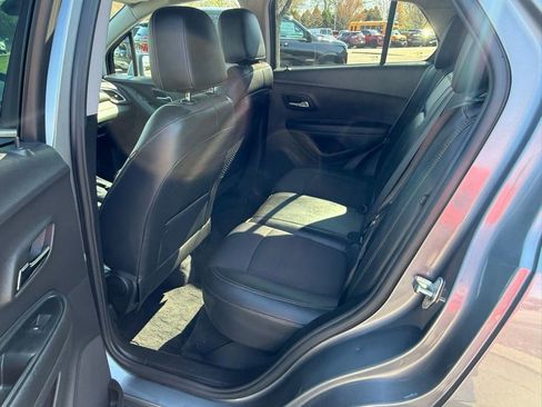 Used 2020 Chevrolet Trax LT w/ LT Convenience Package image 11