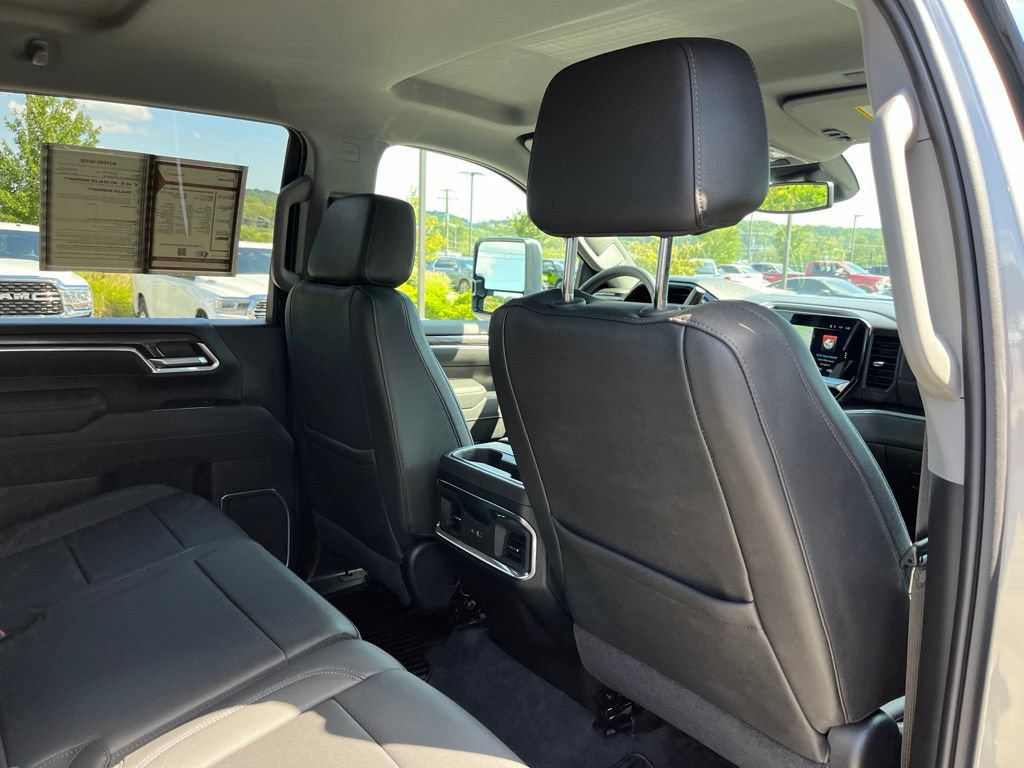 Used 2025 Chevrolet Silverado 2500 LTZ w/ LTZ Convenience Package AWD/4WD image 25