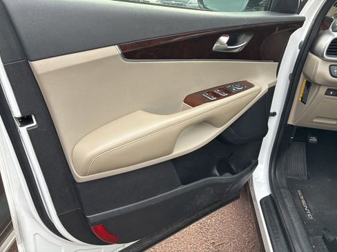 Used 2018 Kia Sorento LX image 10