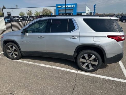 Used 2019 Chevrolet Traverse LT w/ LT Premium Package AWD/4WD image 6
