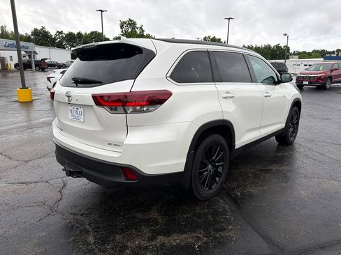 Used 2019 Toyota Highlander SE AWD/4WD image 3