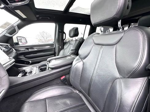 Used 2022 Jeep Wagoneer Series III w/ Premium Group I image 15