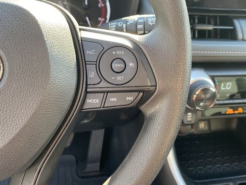 Certified 2025 Toyota RAV4 XLE FWD image 21