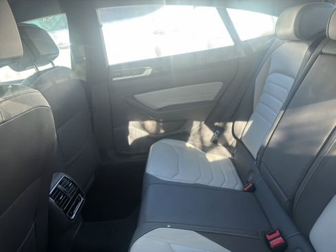 Used 2023 Volkswagen Arteon SEL Premium image 4