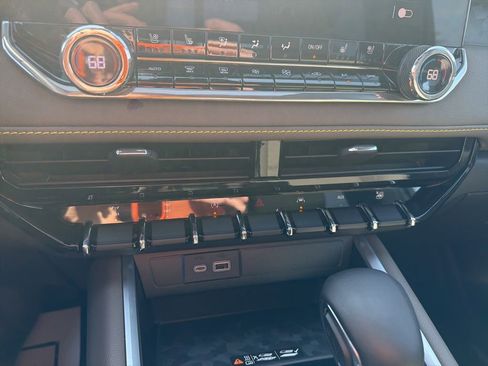 Used 2024 Chevrolet Colorado ZR2 w/ LPO, Flex Utility Package image 14