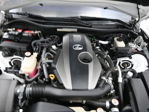 Used 2016 Lexus IS 200t image 19