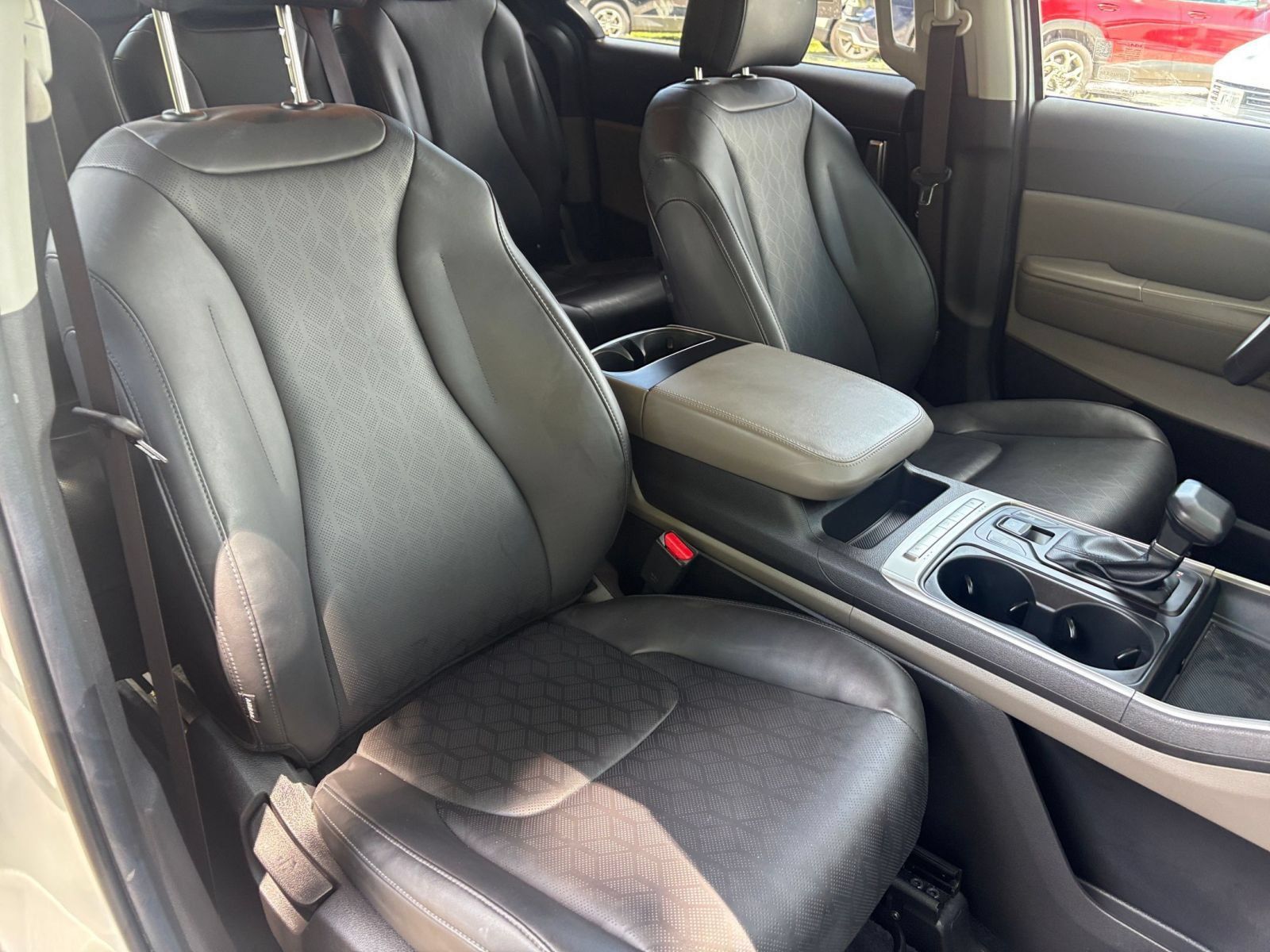 Used 2026 Kia Carnival FWD image 38