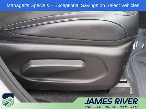 Used 2024 Jeep Grand Cherokee L Laredo AWD/4WD image 10