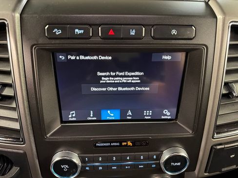 Used 2019 Ford Expedition XLT w/ Equipment Group 202A AWD/4WD image 11