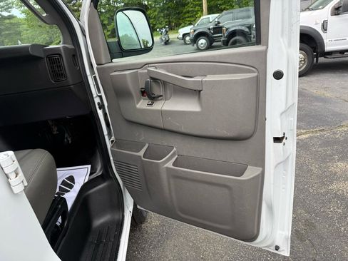 Used 2020 Chevrolet Express 2500 Extended w/ Enhanced Convenience Package RWD image 17