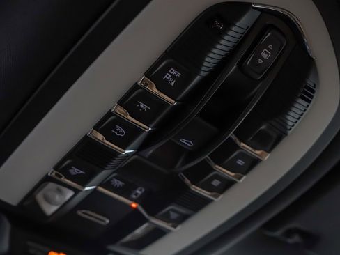 Used 2018 Porsche Macan Sport Edition image 27