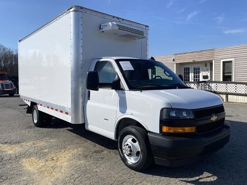 Used 2024 Chevrolet Express 3500 w/ Power Convenience Package image 2
