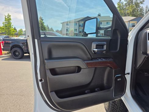 Used 2019 GMC Sierra 2500 SLT w/ Duramax Plus Package AWD/4WD image 22