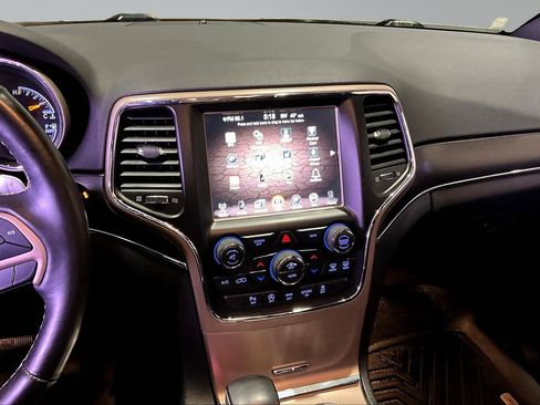 Used 2017 Jeep Grand Cherokee Limited AWD/4WD image 9