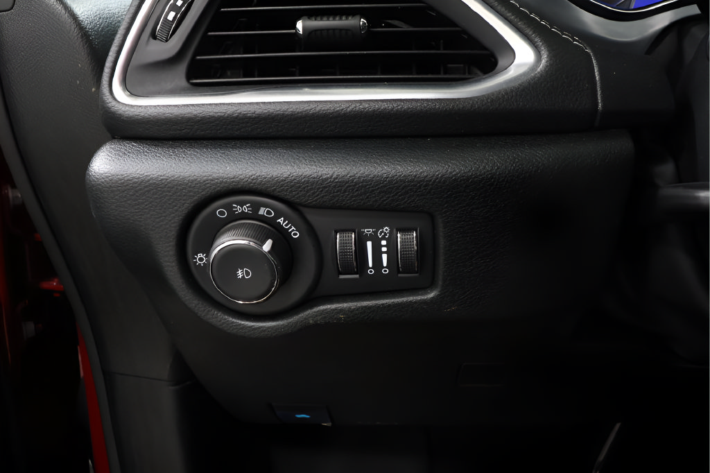 Used 2026 Chrysler Pacifica Limited w/ S Appearance Package FWD image 18