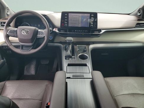 Used 2021 Toyota Sienna Platinum AWD/4WD image 11