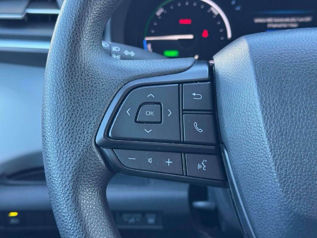 Used 2025 Toyota Sienna LE w/ LE Plus Package AWD/4WD image 23
