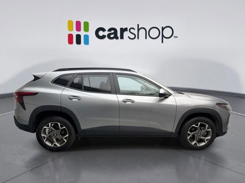 Used 2025 Chevrolet Trax LT image 3