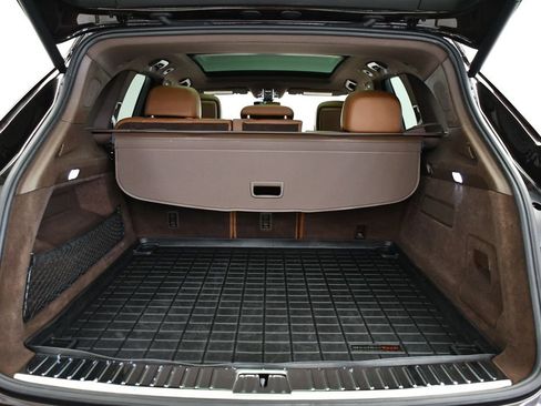 Used 2023 Porsche Cayenne Platinum Edition image 57