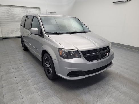 Used 2016 Dodge Grand Caravan SE FWD image 13