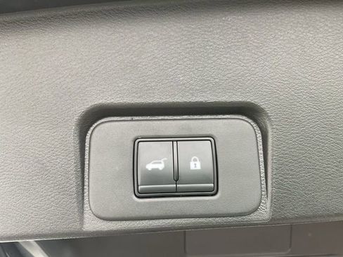 Used 2025 Nissan Rogue SV image 8