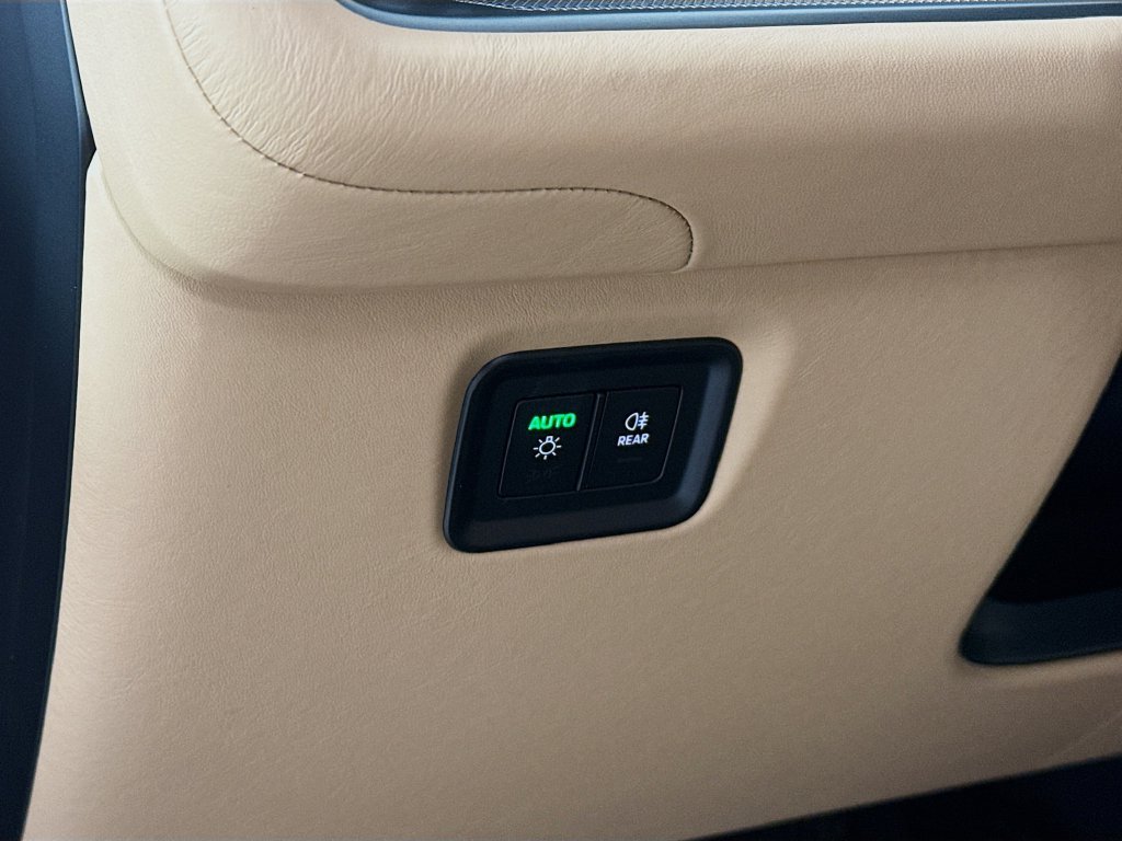 Certified 2026 Porsche Cayenne AWD/4WD image 11
