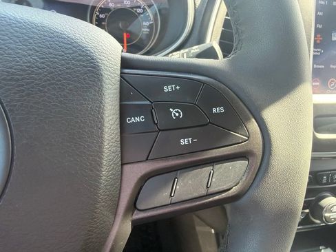 Used 2022 Jeep Cherokee Trailhawk w/ Sun, Sound & Nav Group AWD/4WD image 11