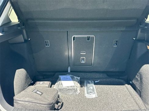 Used 2022 Volkswagen Taos SE image 34