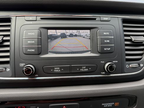 Used 2016 Kia Sedona L image 23