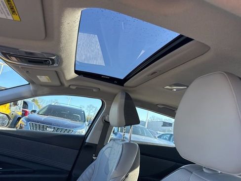 Used 2025 Hyundai Elantra Limited image 6