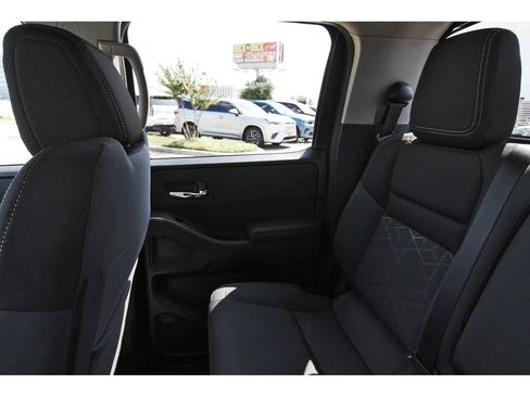Used 2025 Nissan Frontier SV w/ SV Convenience Package RWD image 12