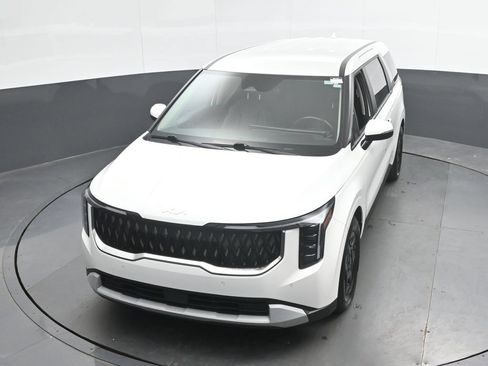 Used 2025 Kia Carnival FWD image 36